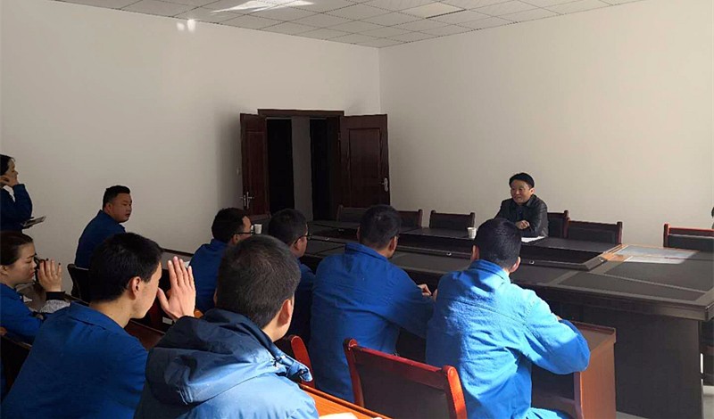熊良虎在镇安污水处置厂宣讲十九大心灵