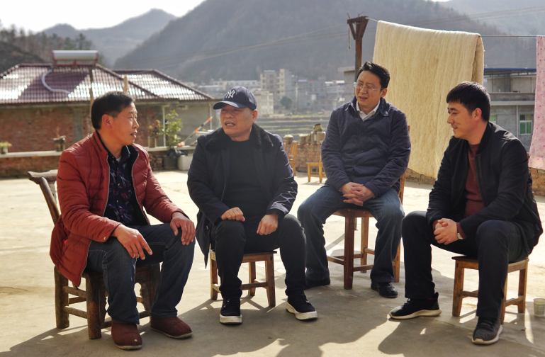 K8凯发集团组织慰问旬阳县双河镇穷困村民