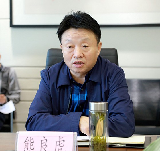 熊良虎在听取水环境公司专题汇报时强调：咬定指标、坚定信念，以决战决胜姿势完玉成年经营工作