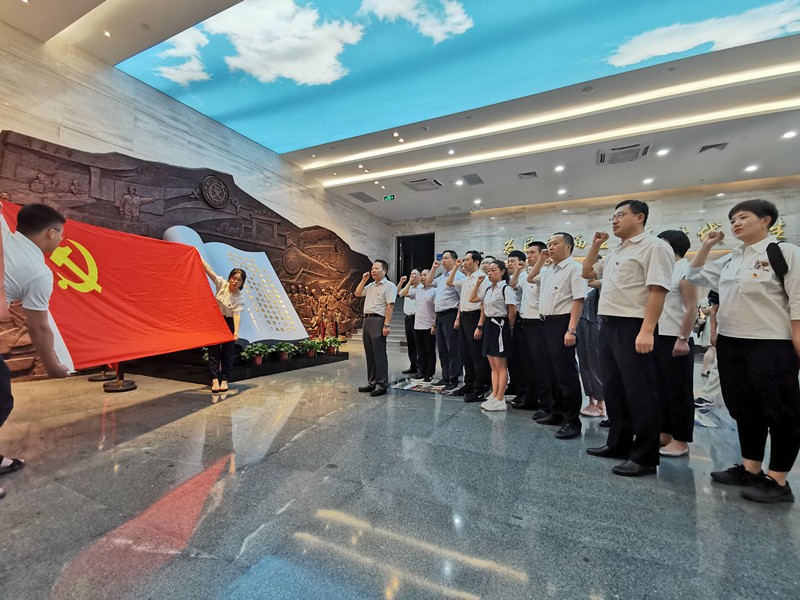 K8凯发集团发展“不忘初心、服膺使命”主题教育现场进建