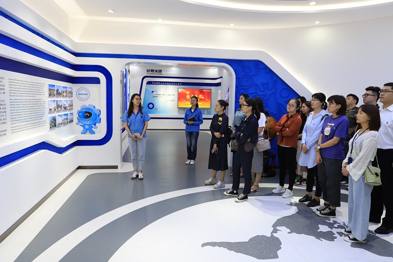 K8凯发集团团委到法士特集团参观进建