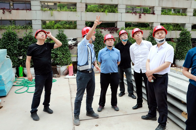 熊良虎在沉庆市中科大业集团调查时强调：对峙生态优先战术，想好生态经、走好扶贫路