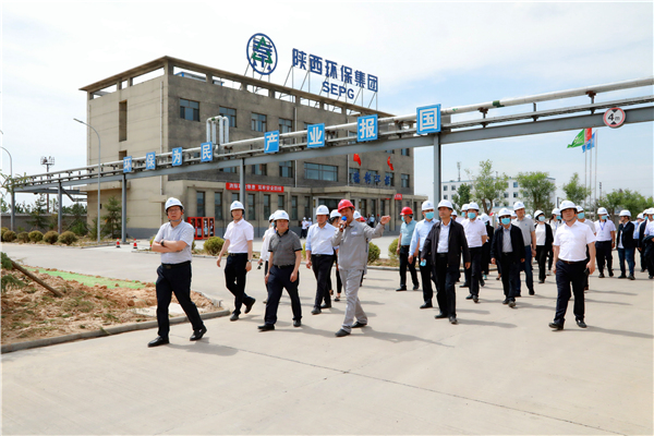 K8凯发集团复工复产促增长项目观摩会议与会人员走进大秦国源三秦环保秦国园区在榆项目