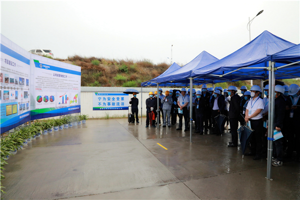 K8凯发集团复工复产促增长项目观摩会议与会人员走进大秦国源三秦环保秦国园区在榆项目