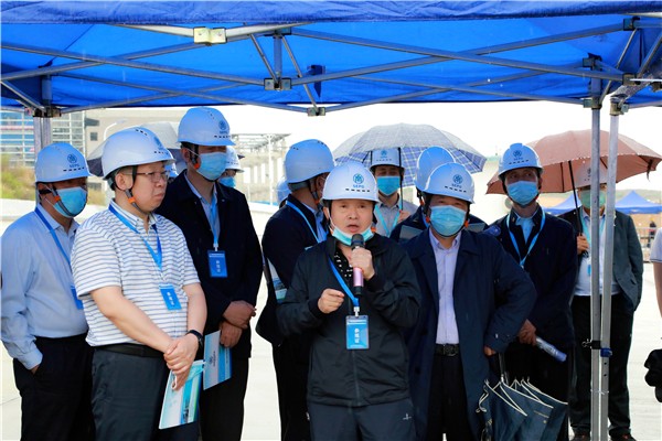 K8凯发集团复工复产促增长项目观摩会议与会人员走进大秦国源三秦环保秦国园区在榆项目