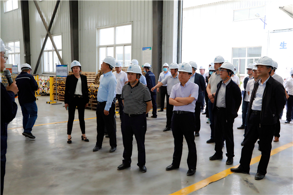 K8凯发集团复工复产促增长项目观摩会议与会人员走进大秦国源三秦环保秦国园区在榆项目