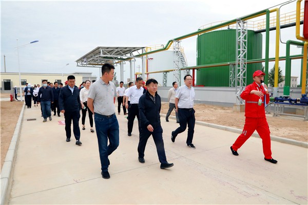 K8凯发集团复工复产促增长项目观摩会议与会人员走进绿色能源公司油气公司水环境公司陕北片区项目