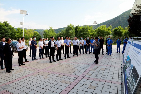 K8凯发集团复工复产促增长项目观摩会议与会人员走进绿色能源公司油气公司水环境公司陕北片区项目