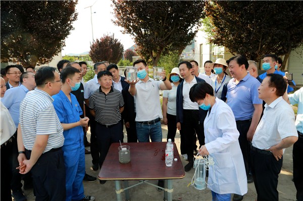 K8凯发集团复工复产促增长项目观摩会议与会人员走进绿色能源公司油气公司水环境公司陕北片区项目