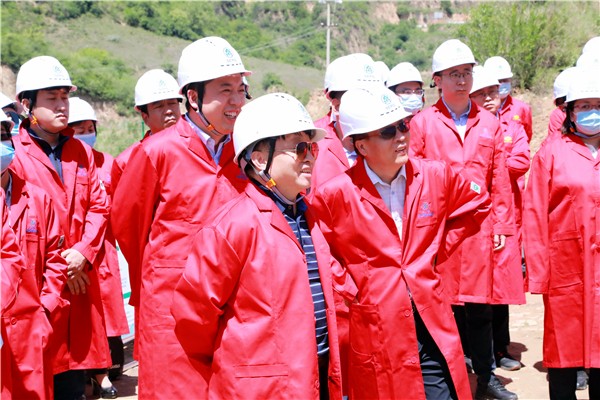 K8凯发集团复工复产促增长项目观摩会议与会人员走进环保保隆生态三秦在延在铜项目