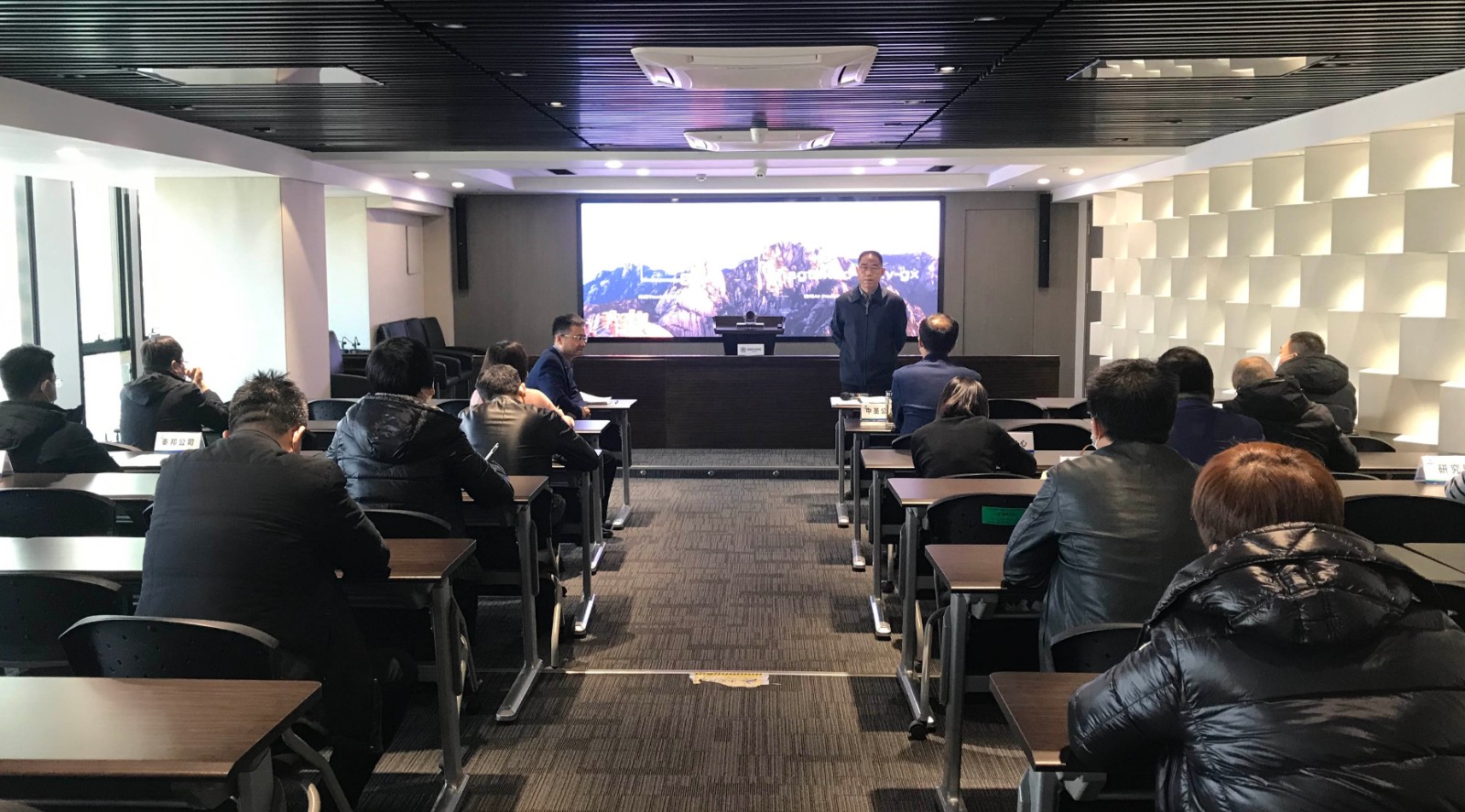 K8凯发集团积极响应省国资委要求 对冬春季疫情防控工作进行再部署再带头