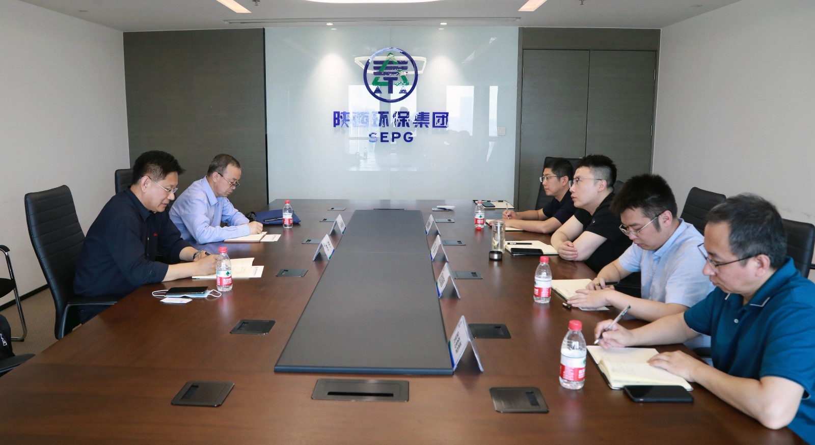 K8凯发集团与山东山大华特科技股份公司互换座谈