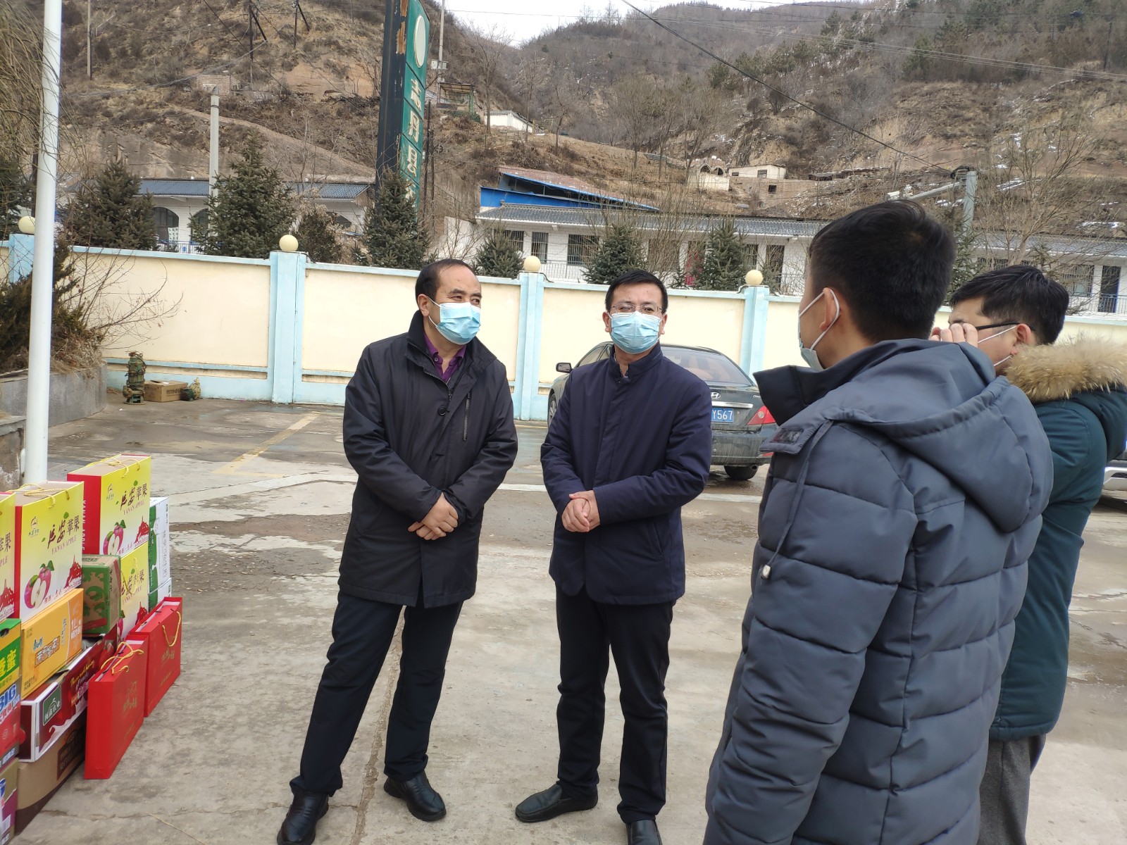 志丹县委常委、副县长赵伟慰问志丹县污水处置厂一线职工