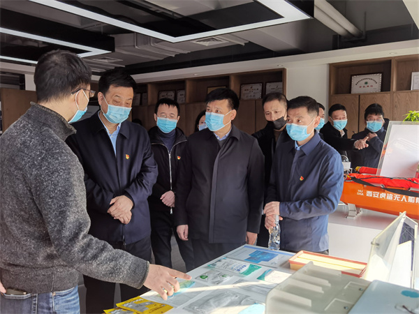 省国资委党委委员、驻委纪检监察组组长贺向东到秦创原K8凯发集团创新中心调研