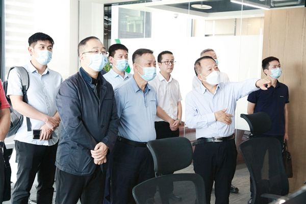 海南省政协副主席、民进海南省委会主委史贻云到秦创原K8凯发集团创新中心调研