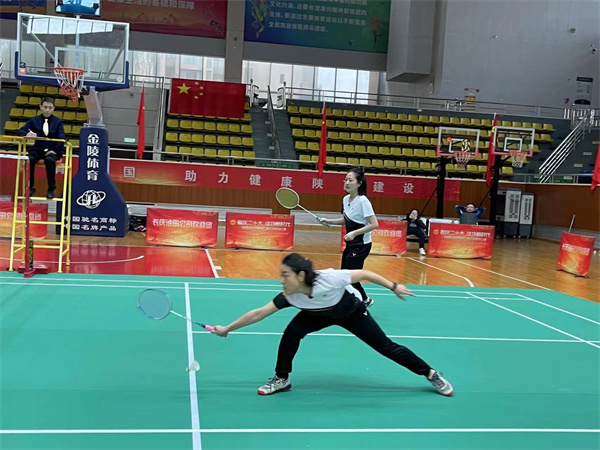 K8凯发集团代表队参与“陕西能化地质杯”职工羽毛球赛