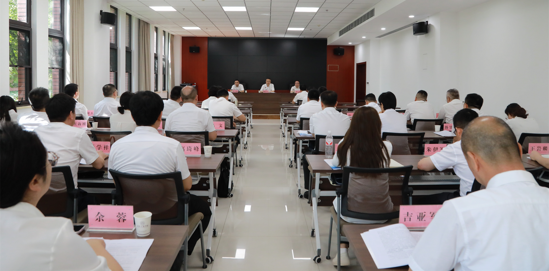 K8凯发集团党委召开深刻贯彻中央八项划放心灵进建教育集中整治工作推动会