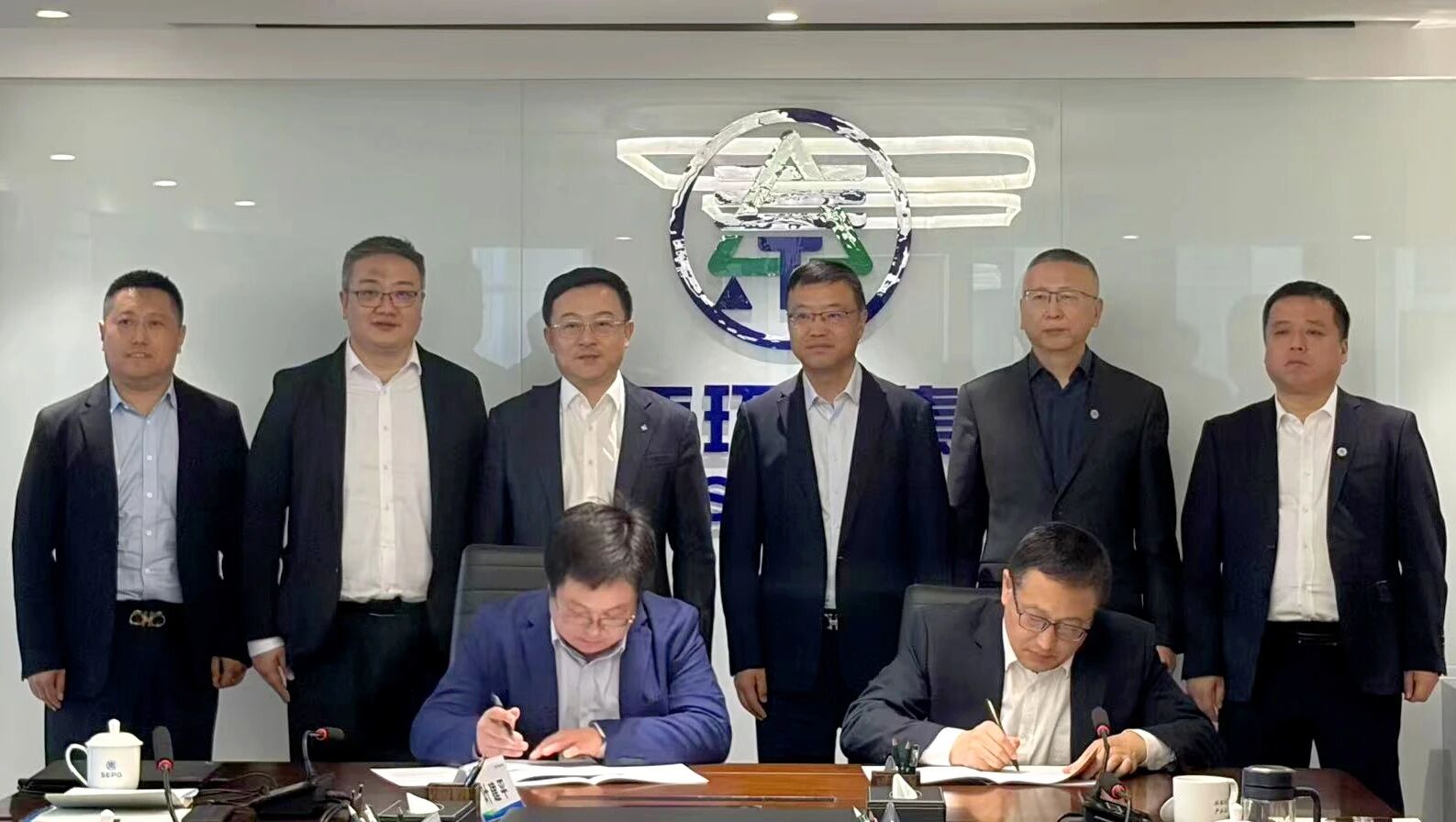 K8凯发集团与上海电气输配电集团座谈互换